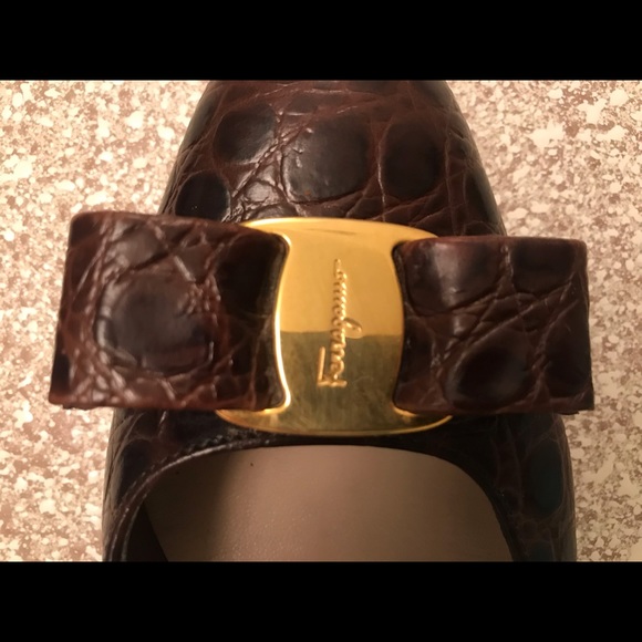 Ferragamo Bow Pump Shoe - Picture 5 of 8